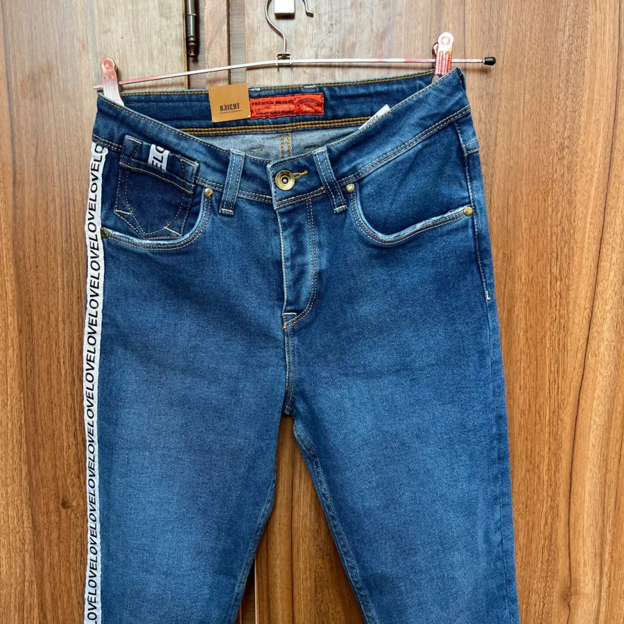 شلوار جین یا لی