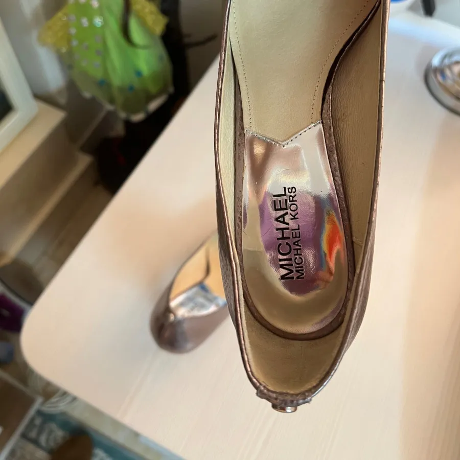 کفش میشل کورس