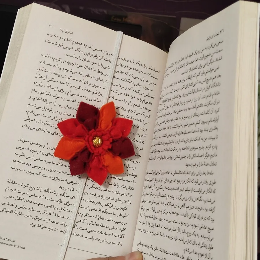 نشانگر کتاب طرح گل نمدی