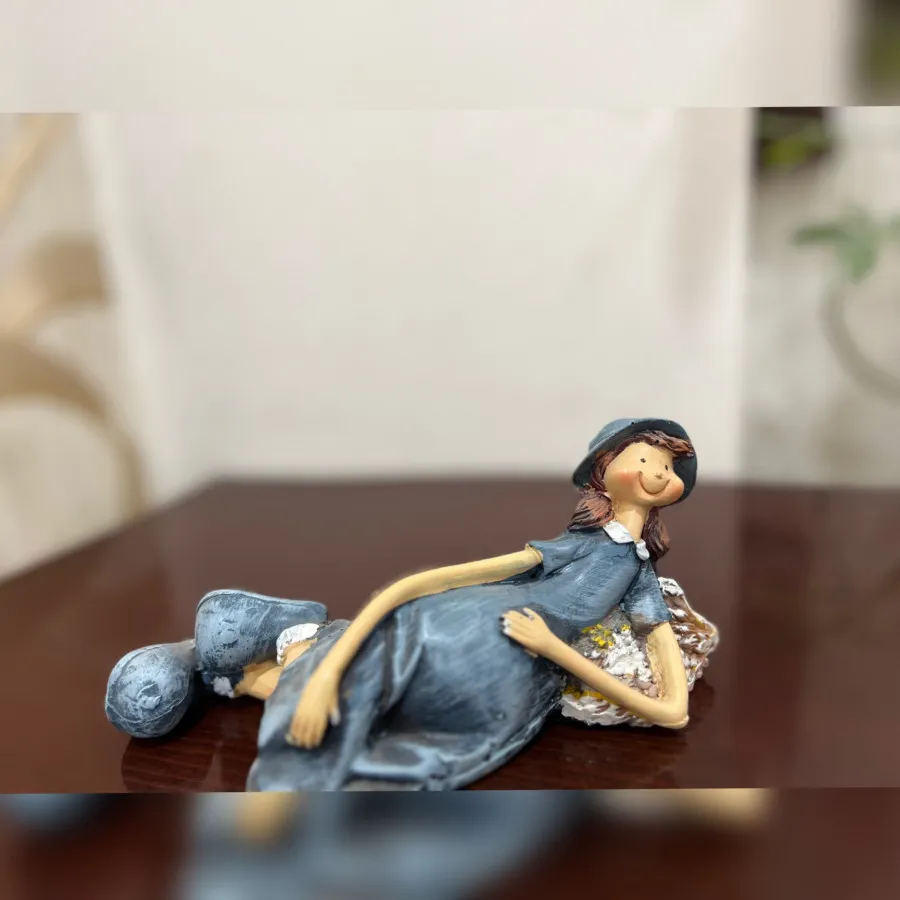 مجسمه دختر و پسر