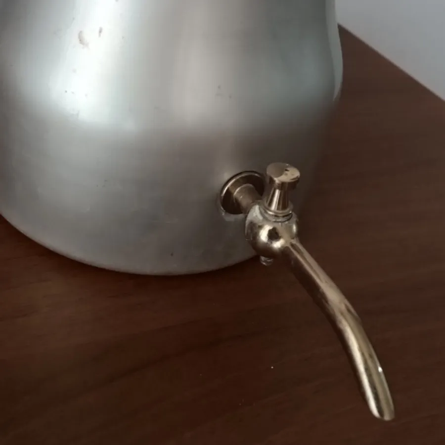 قوری شیر دار