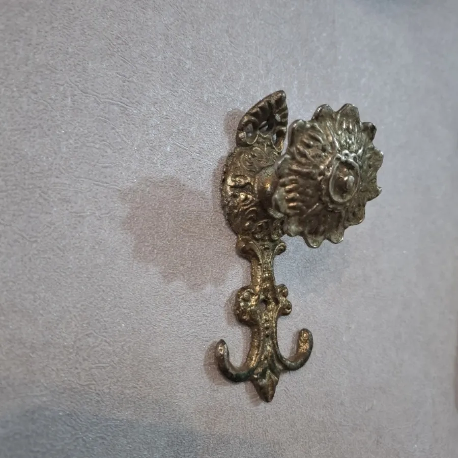 اویز برنزی قدیمی