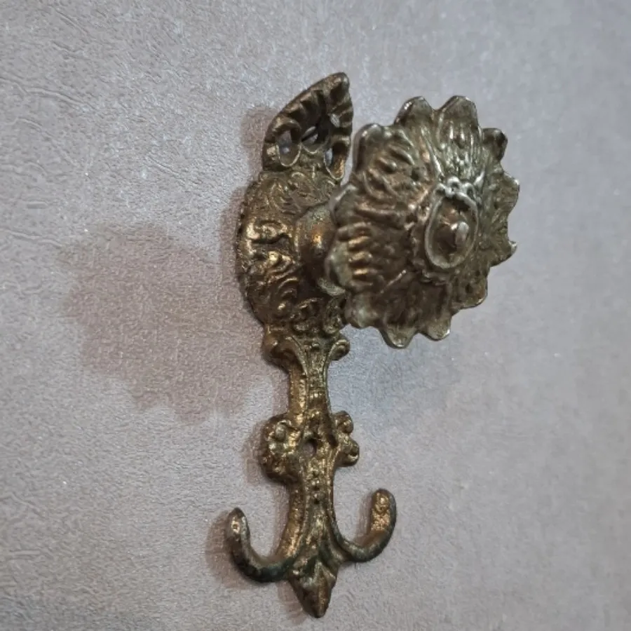 اویز برنزی قدیمی