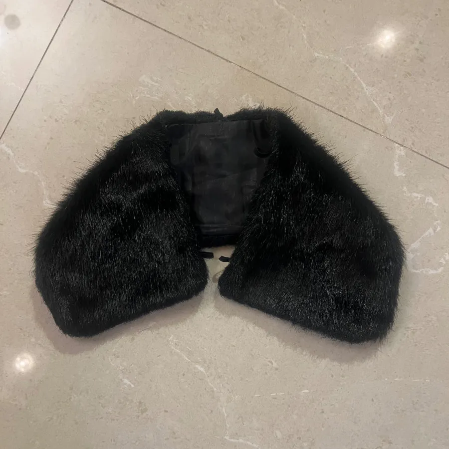 خز یقه دکمه دار