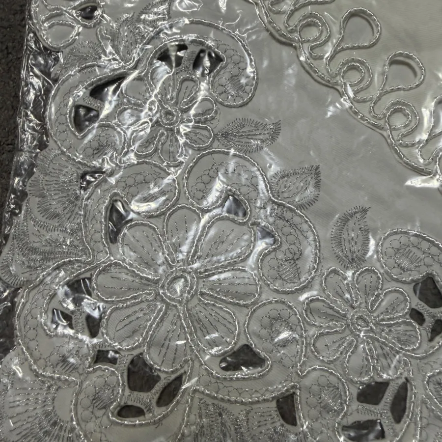 جانماز سفید و نقره ای