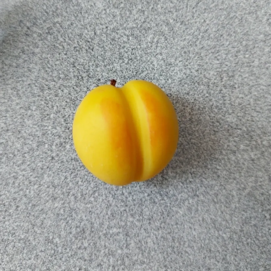 میوه های خمیری و پلاستیکی