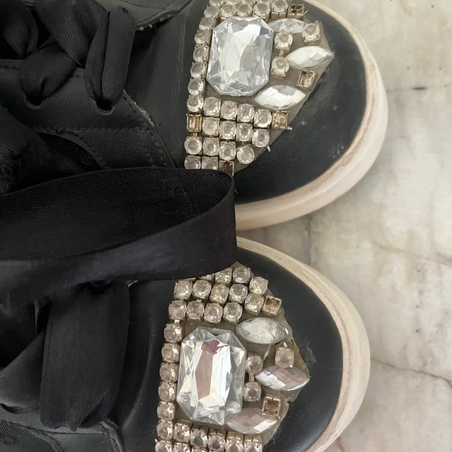 کتونی توری نگینی