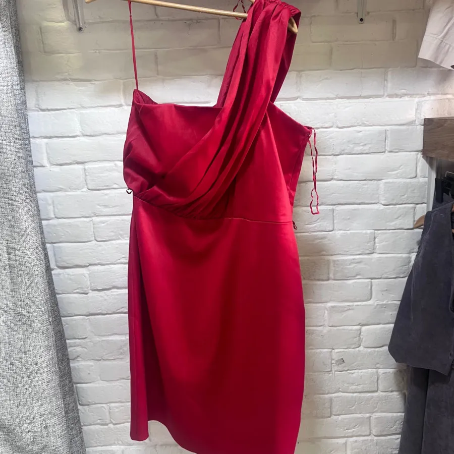 پیراهن قرمز