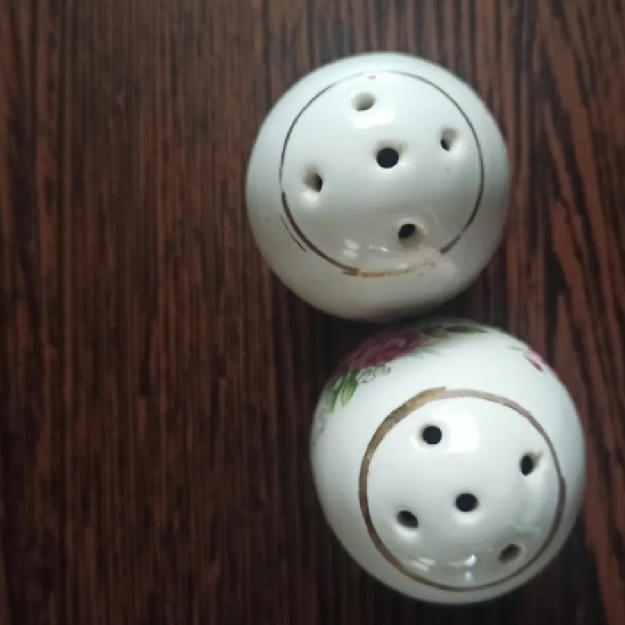 نمک پاش گلسرخی