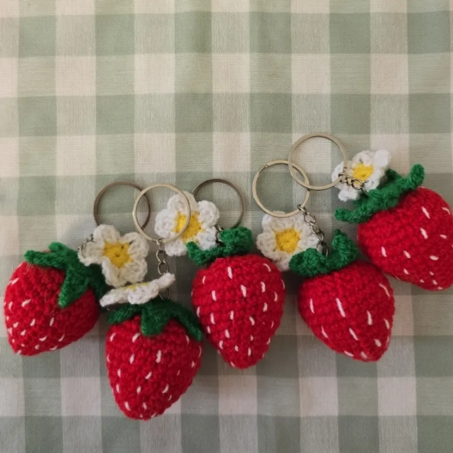 توت فرنگی بافتنی