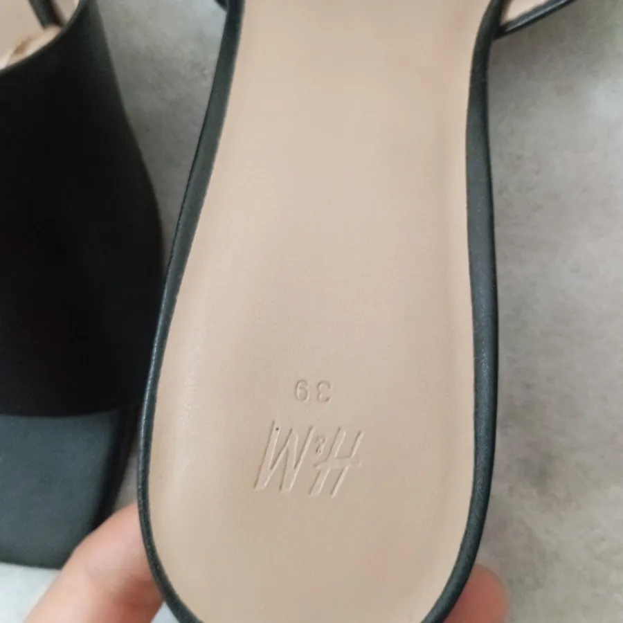 کفش اچ اند ام