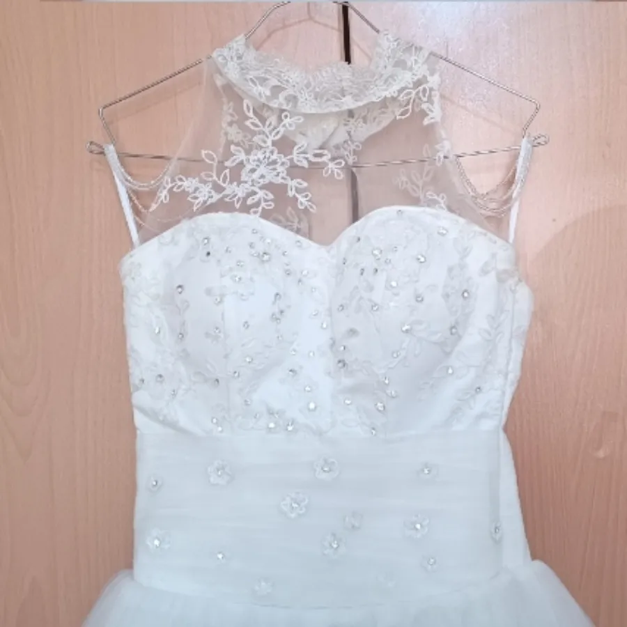 لباس عروس گردنی