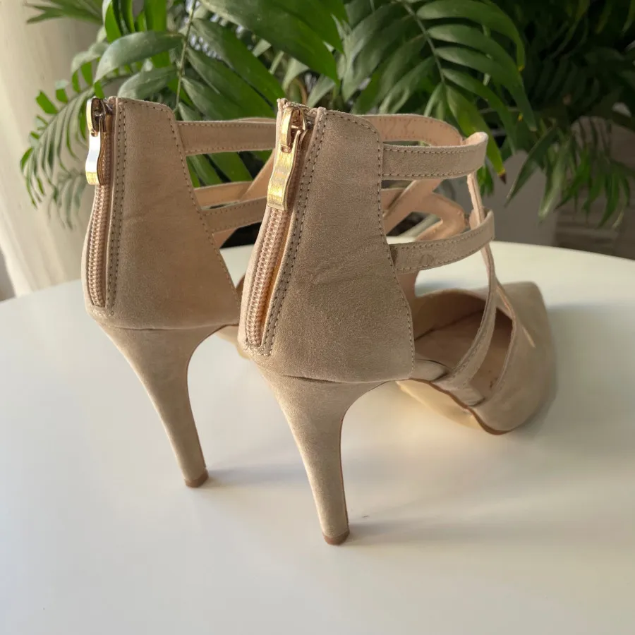 کفش پاشنه بلند