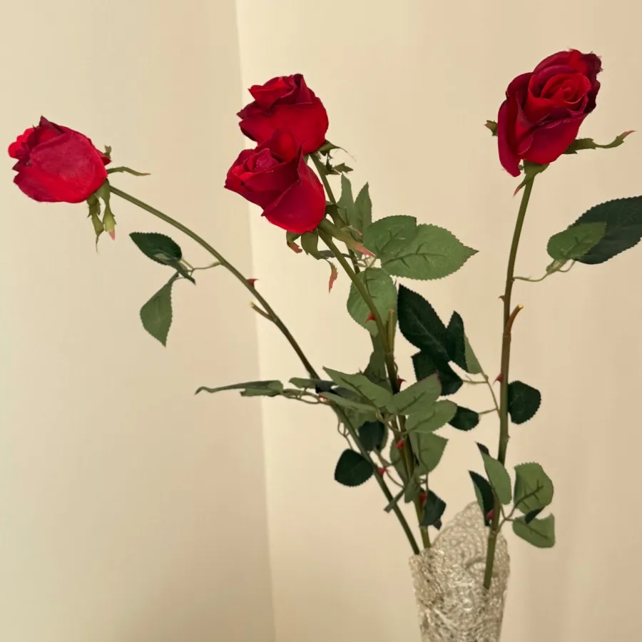 گل رز قرمز مصنوعی