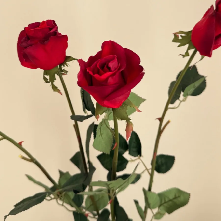 گل رز قرمز مصنوعی