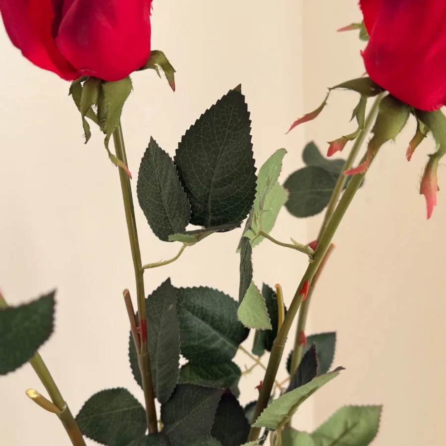 گل رز قرمز مصنوعی