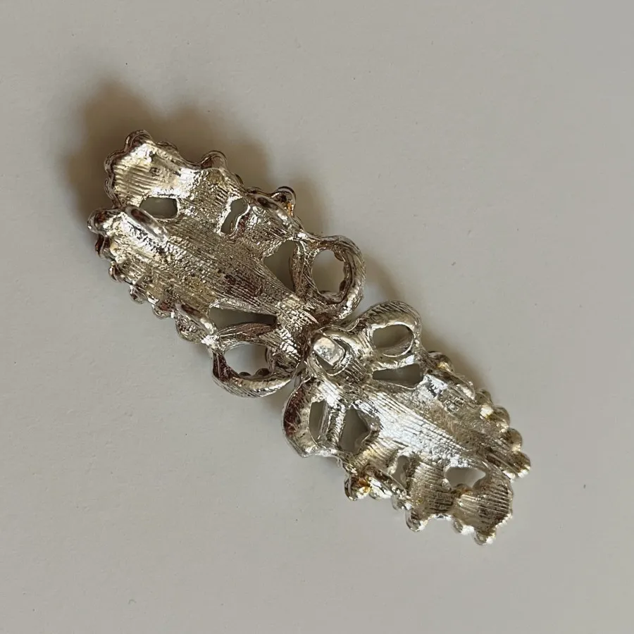 سگک لباس نگین دار