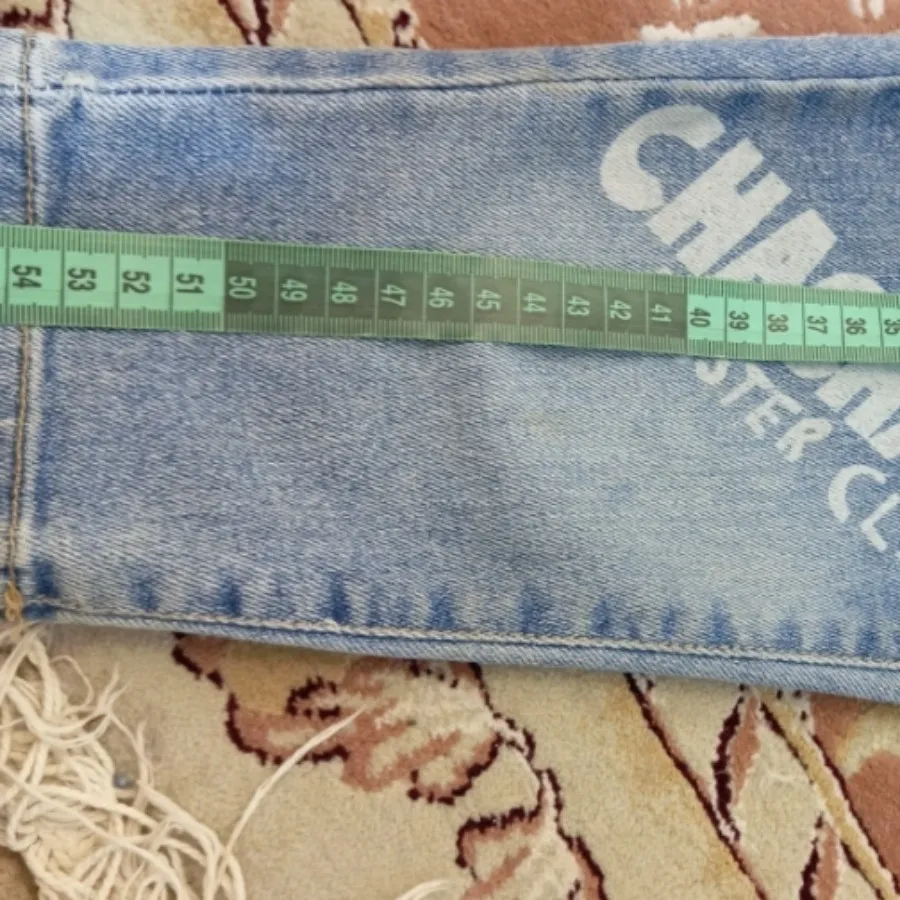 شومیز سفید و شلوار لی