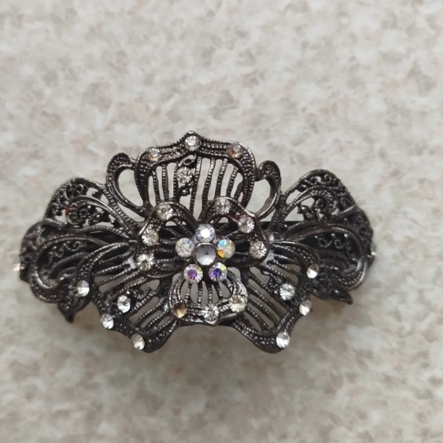 گیره سر نگین دار