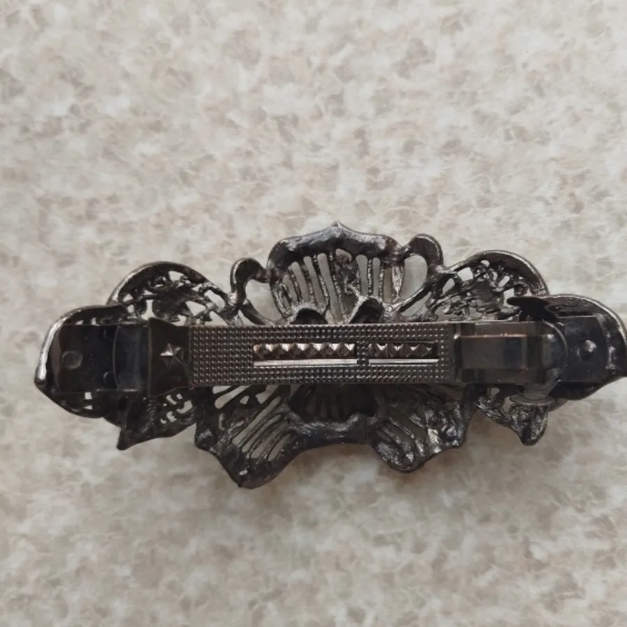 گیره سر نگین دار