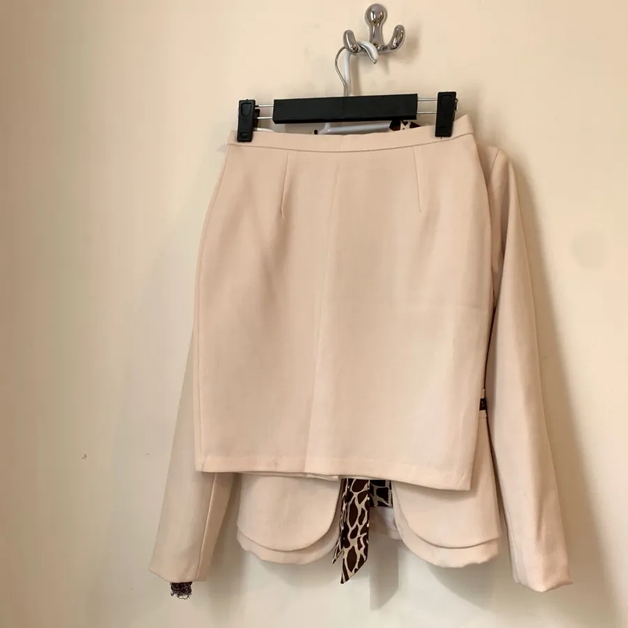 کت و دامن و شومیز