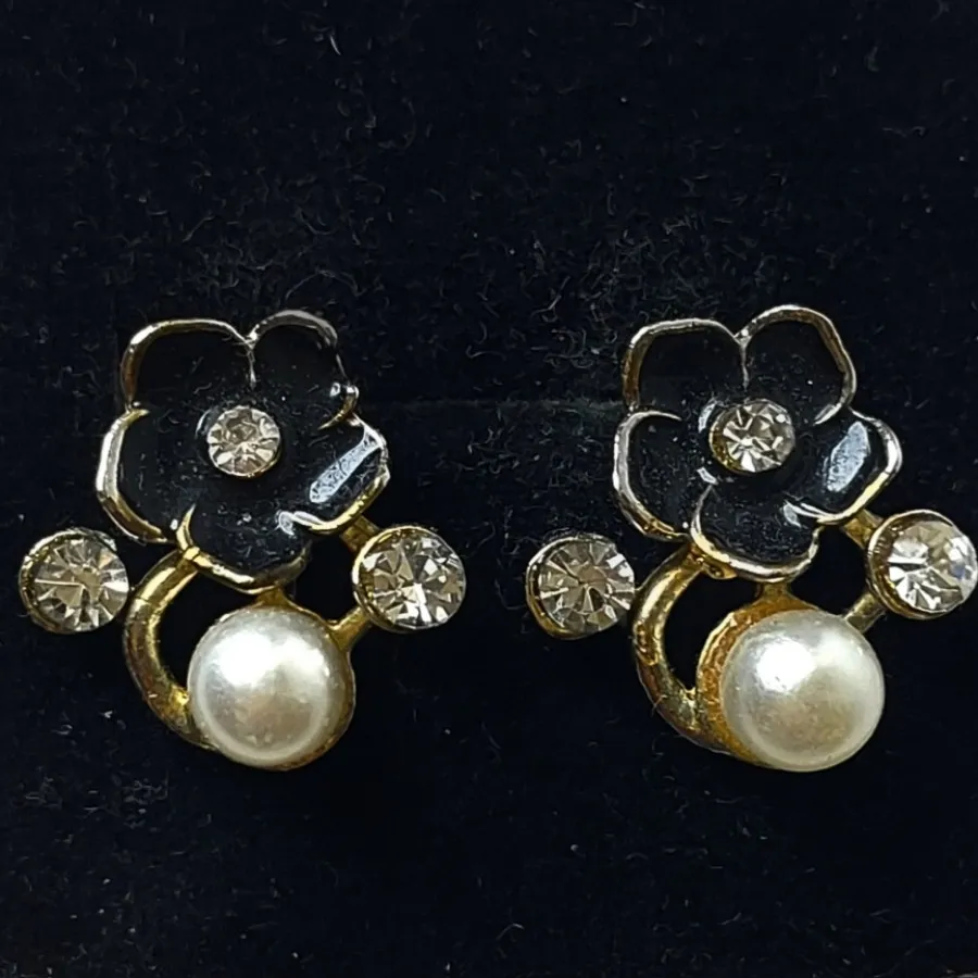 گوشواره میخی