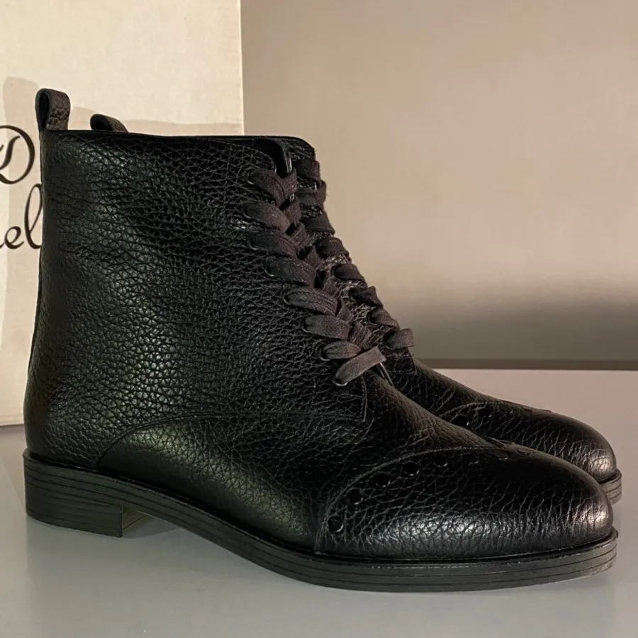 نیم بوت چرم مشکی دنیلی