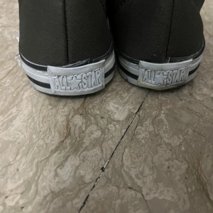 کتونی زیتونی