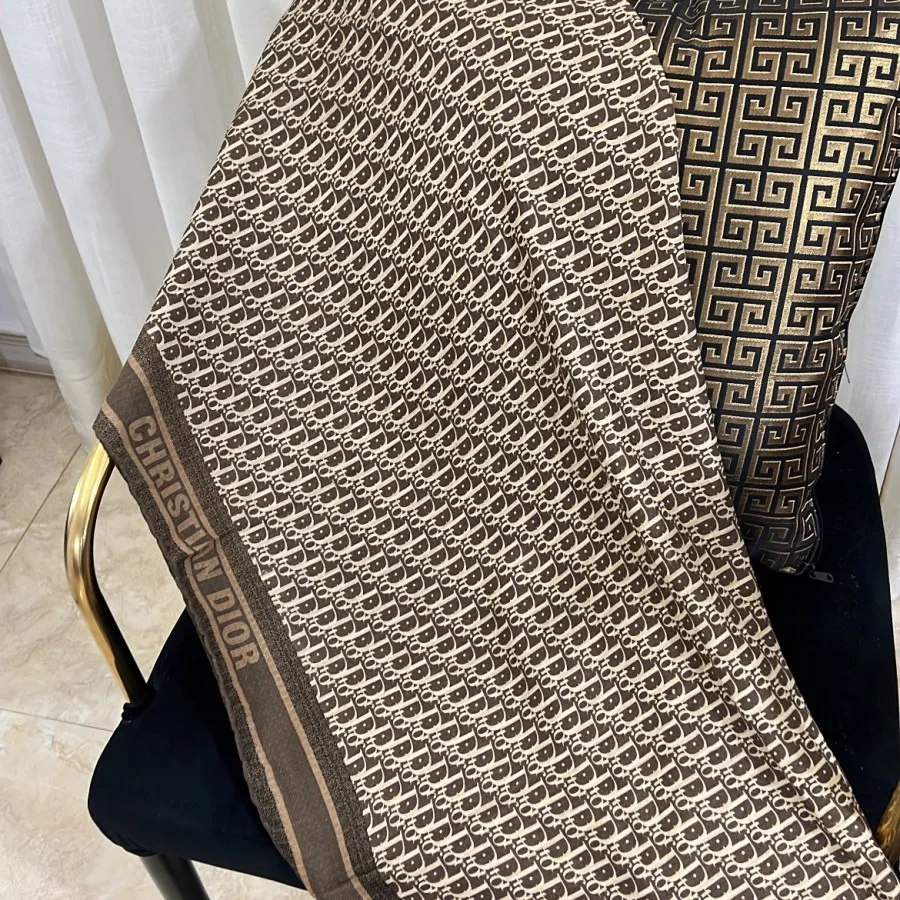 روسری مارک دیور