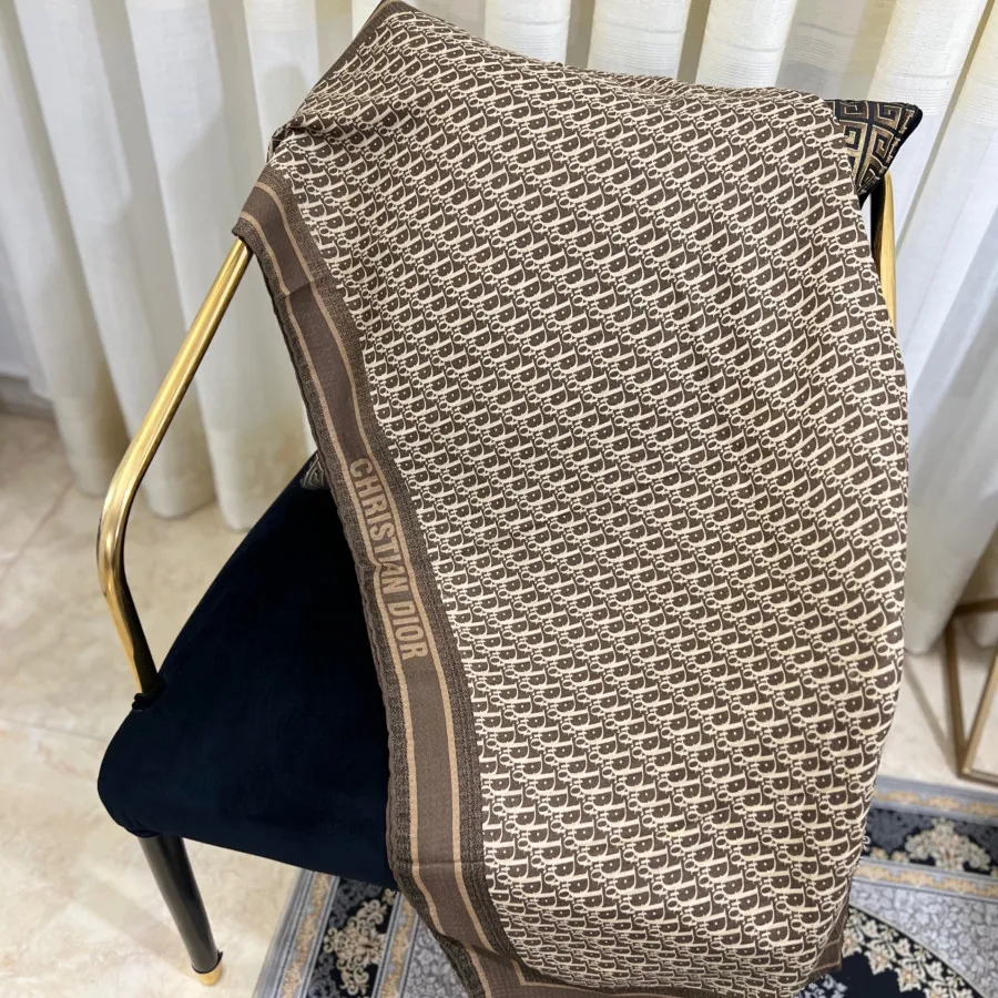 روسری مارک دیور