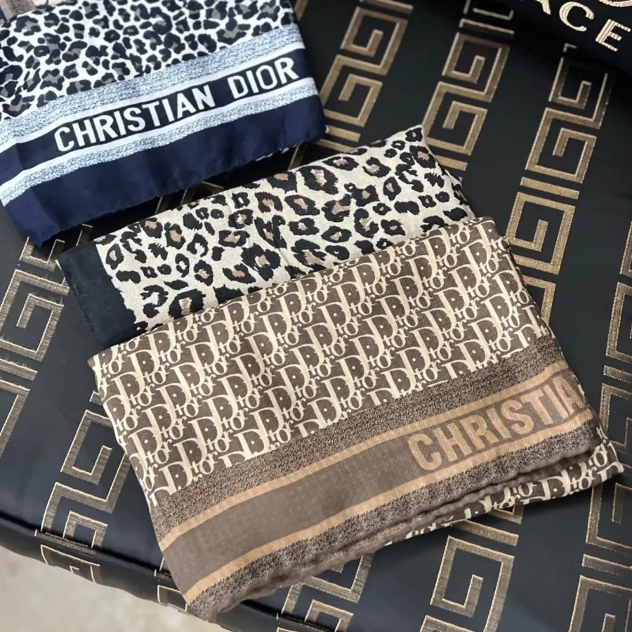 روسری مارک دیور