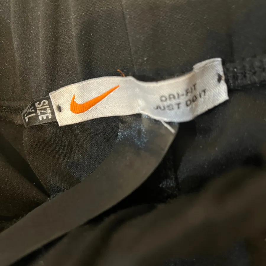 شلوارک نایکی