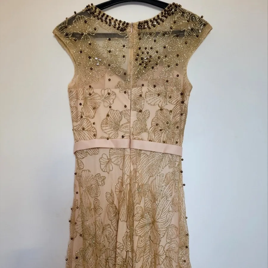 لباس مجلسی طلایی