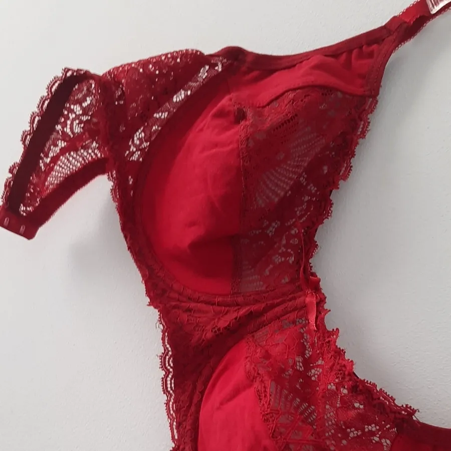 شورت و سوتین نخی