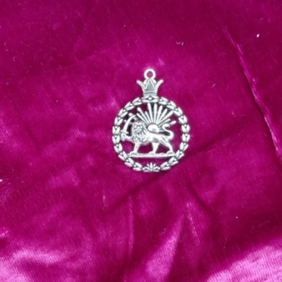 نشان شیرو خورشید