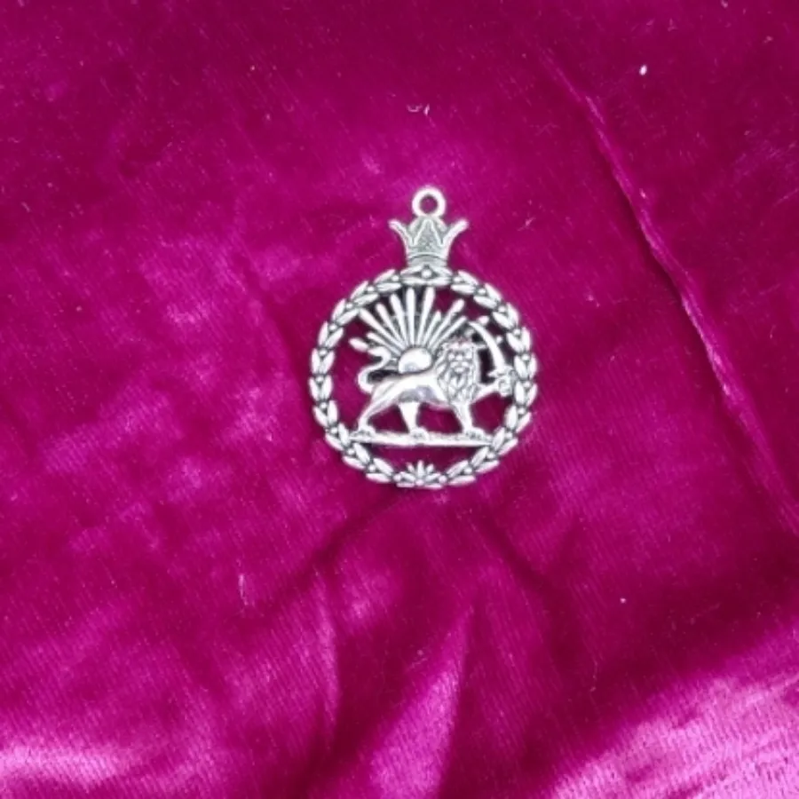 نشان شیرو خورشید