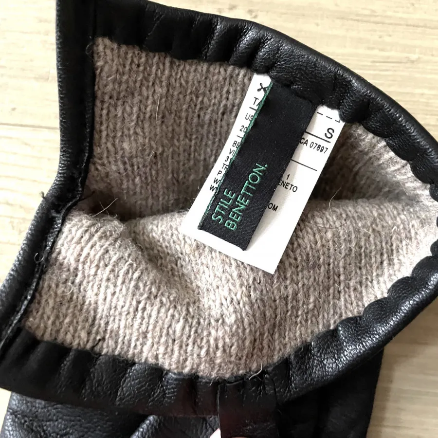 دستکش چرمی مارک بنتون