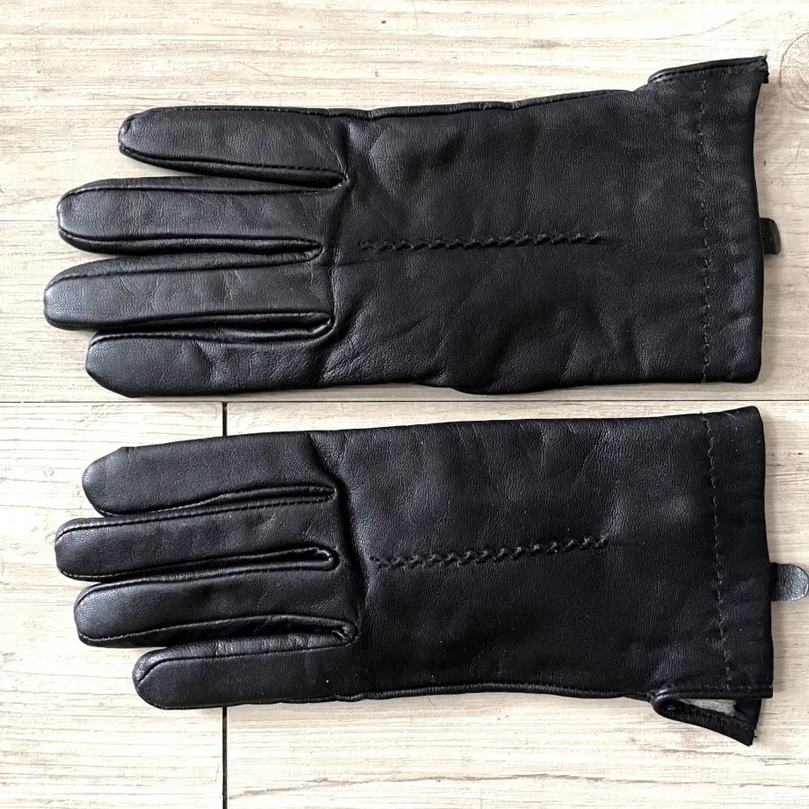 دستکش چرمی مارک بنتون