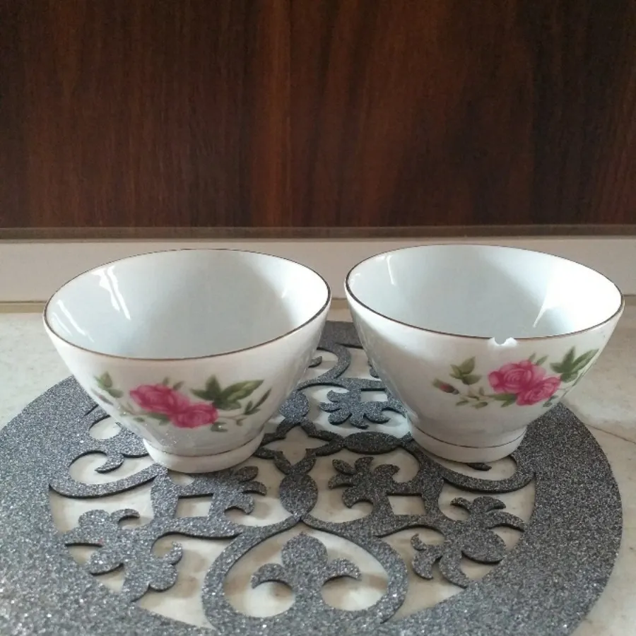 پیاله گل قرمز قدیمی