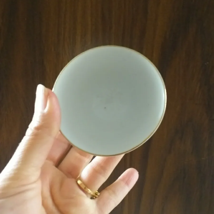 پیاله گل قرمز قدیمی