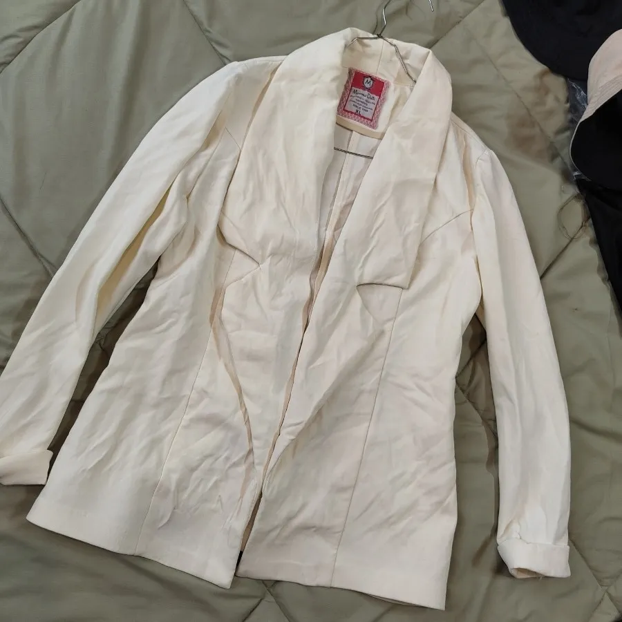 کت شیری سفید