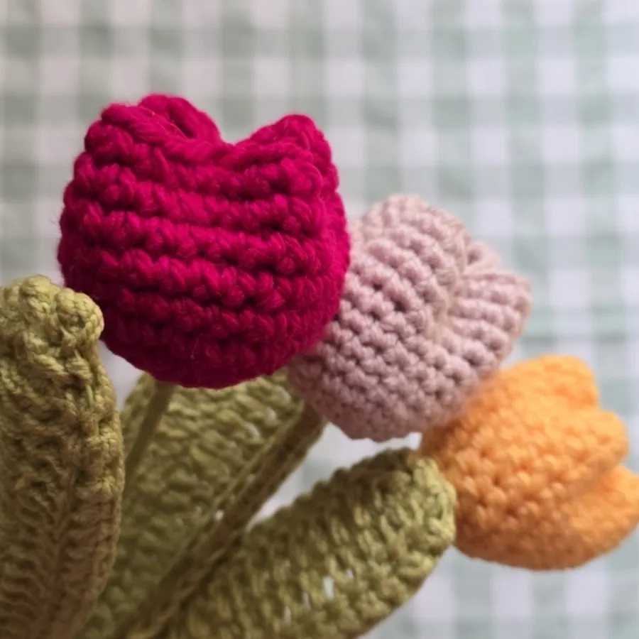 گل لاله بافتنی