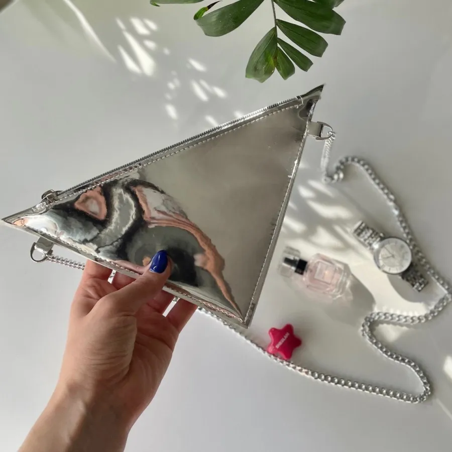 کیف مثلثی نقره ای