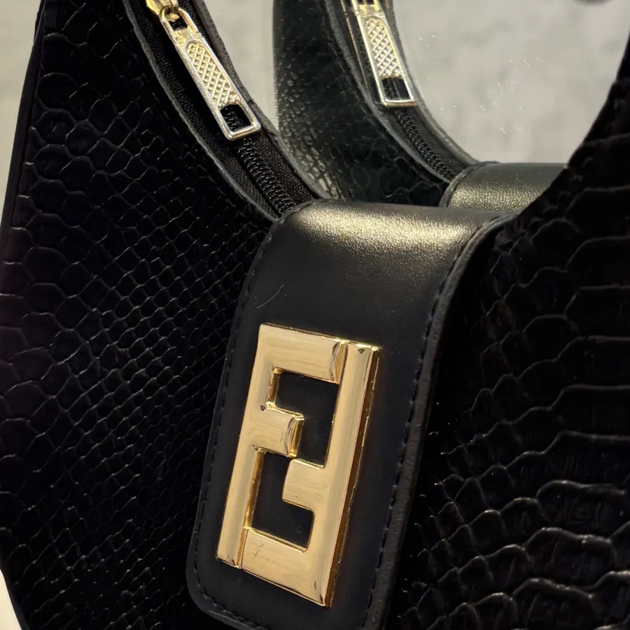 کیف دوشی فندی