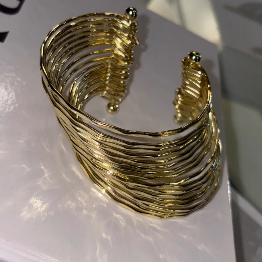 بنگل و دستبند النگویی