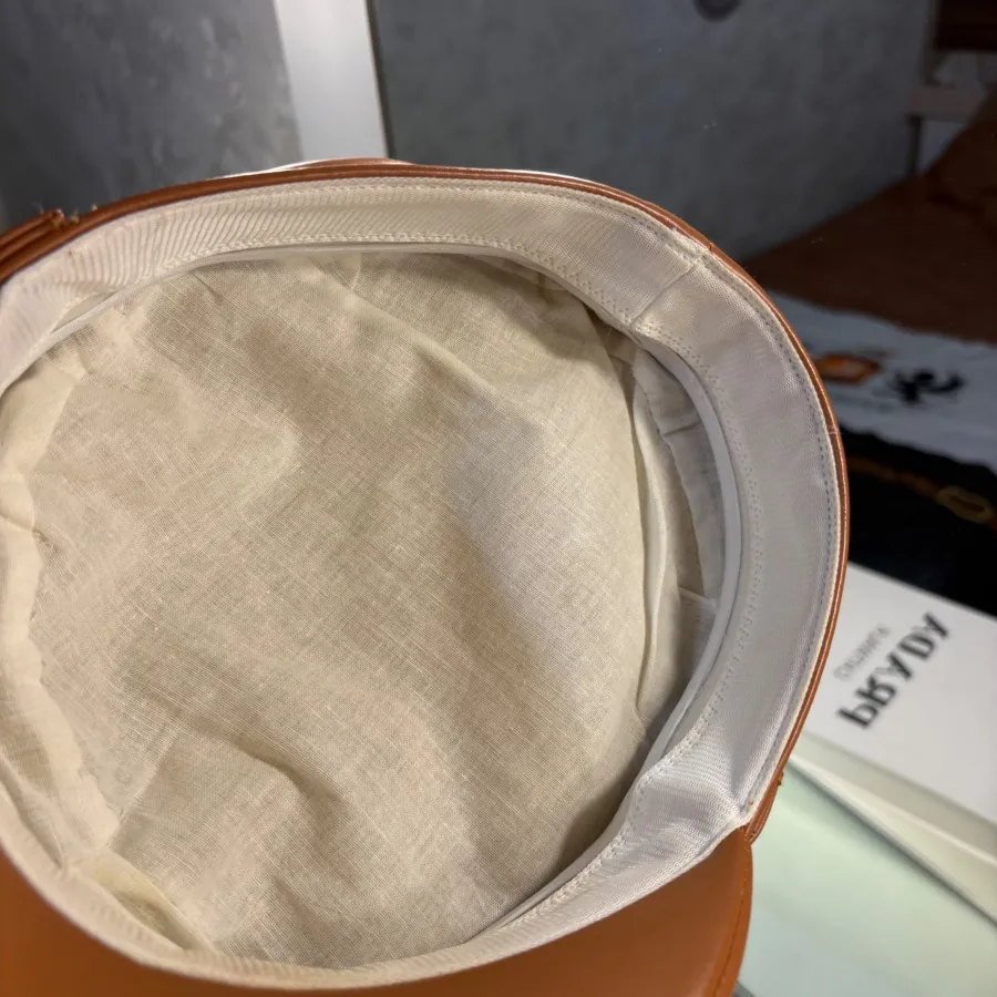 کلاه چرم عسلی