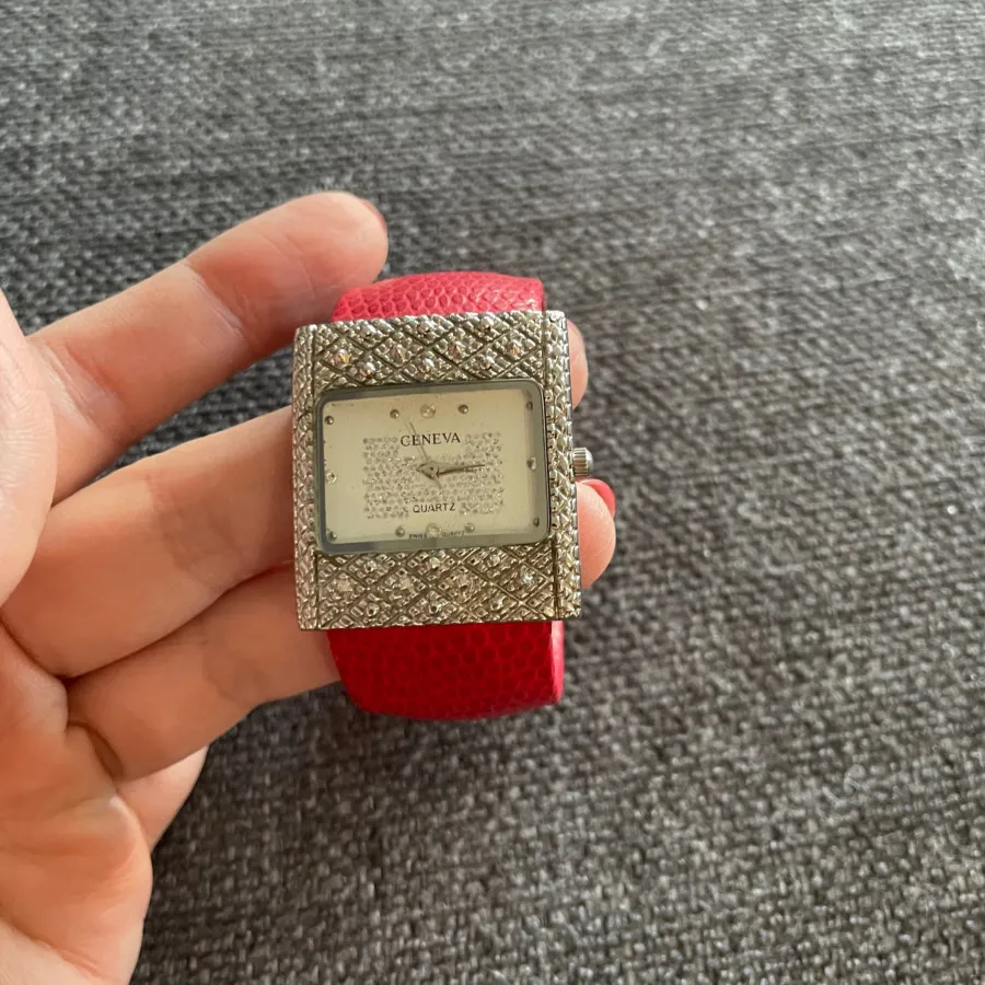 ساعت دخترانه