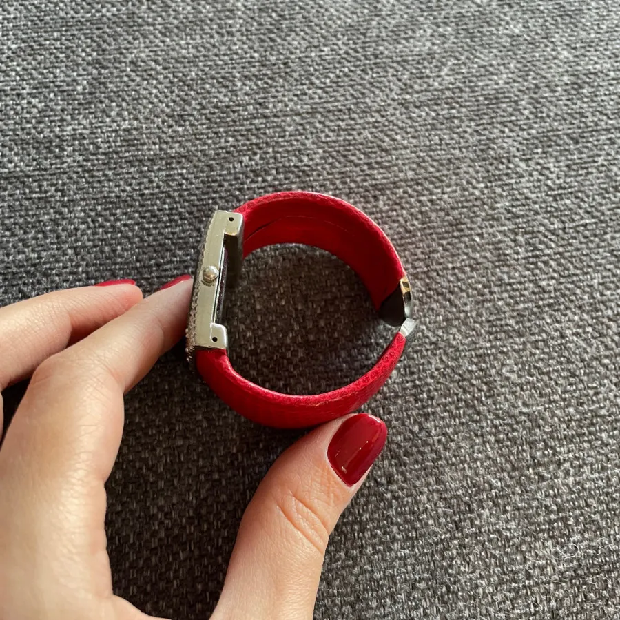 ساعت دخترانه