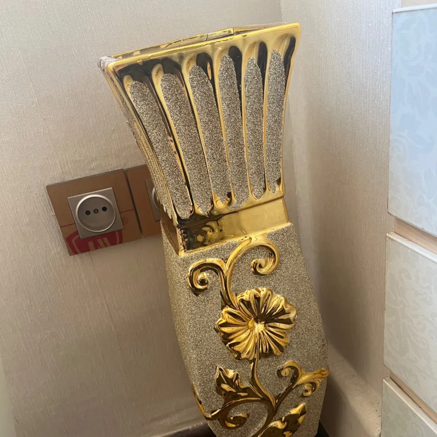 گلدان کنارسالنی