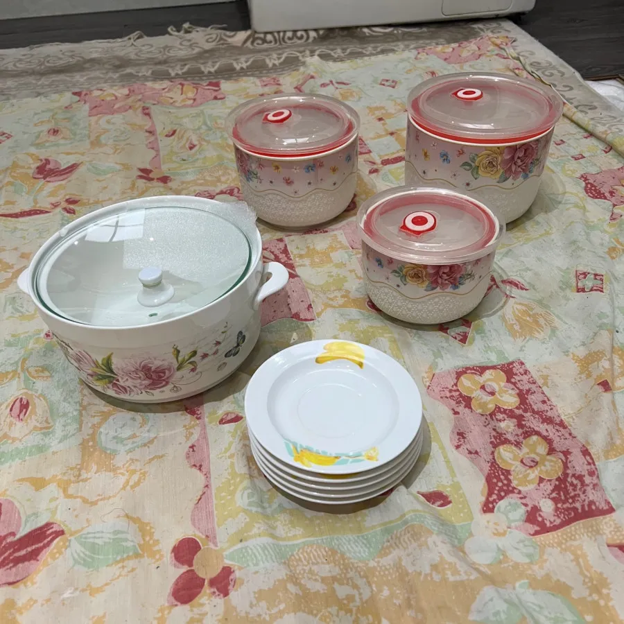 تعدادی ظروف اشپزخانه